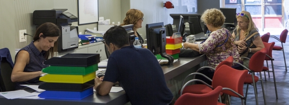 Interior de una oficina municipal de la vivienda